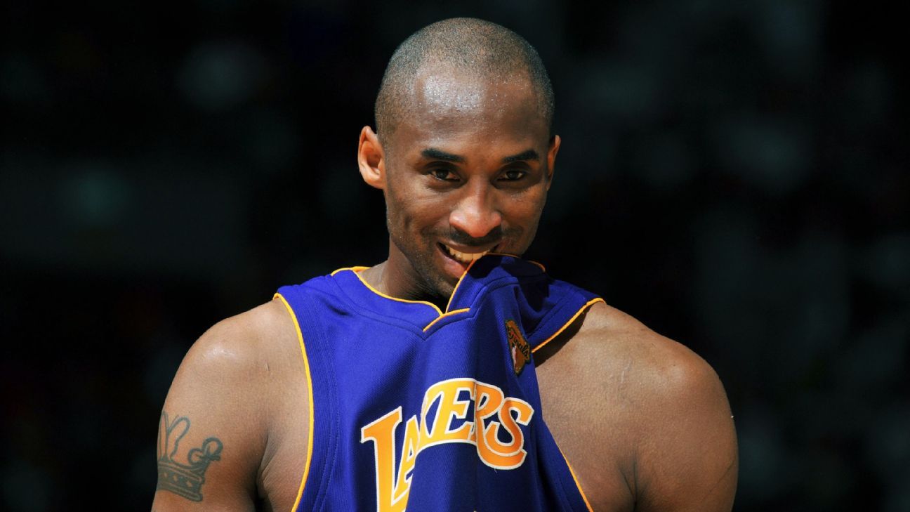 Kobe with his trademark jersey bite