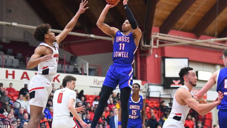 Hartford beats UMass Lowell