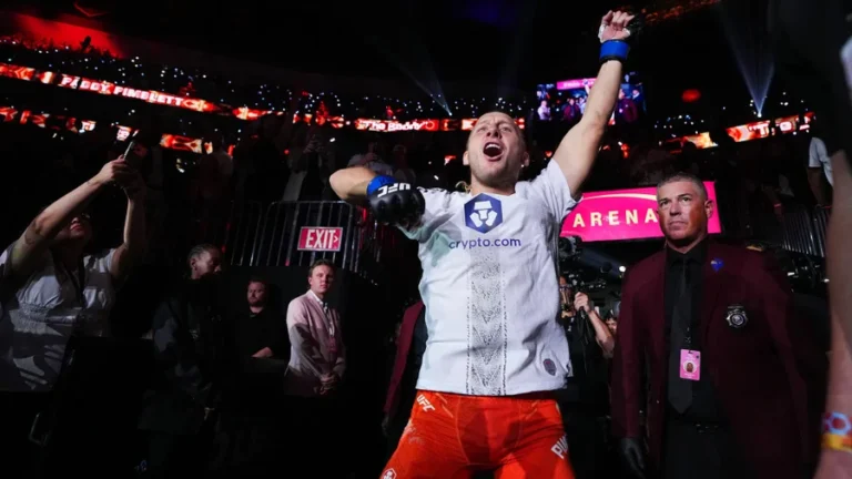 paddy-pimblett-ufc-329-walkout
