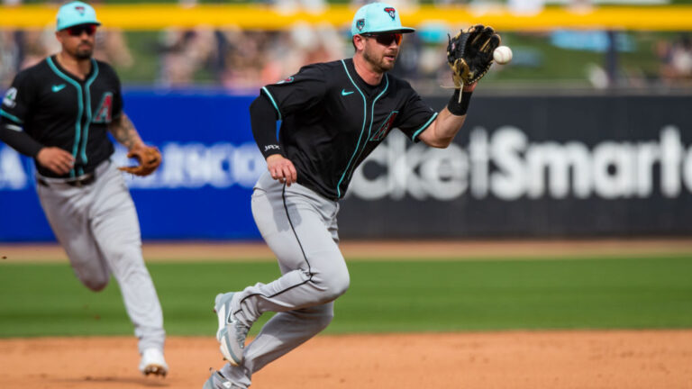 GettyImages-tim-tawa-diamondbacks-e1732061462622